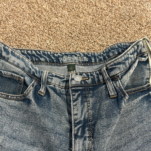 Cropped Zipper Jeans - Picture 5 of 6